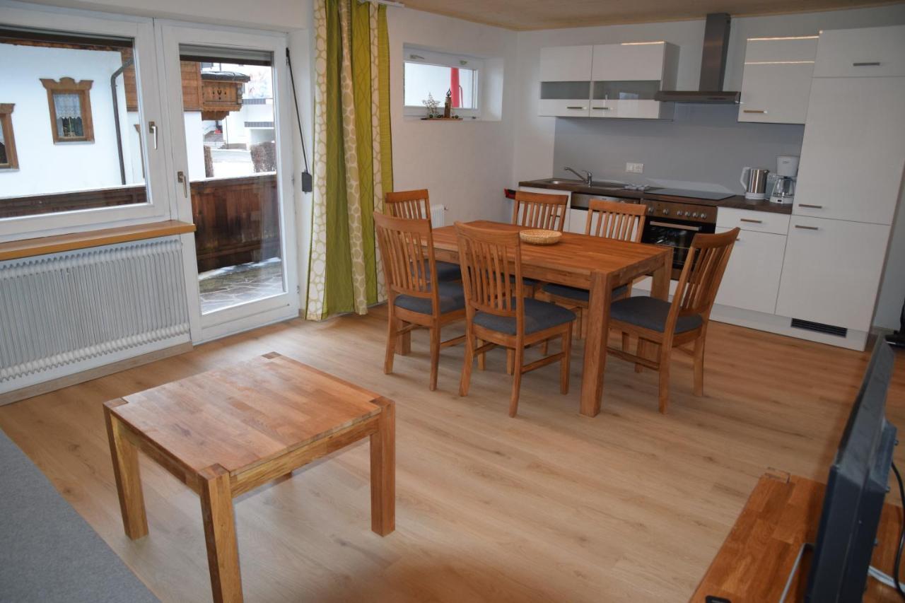 Gaestehaus Wolf Elbigenalp Bagian luar foto